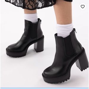 Womens Madden Girl Krissy Chelsea Boot - Black—-Never Worn- Size 7M